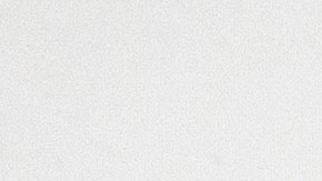 La mujer le muestra a sus seguidores la playa donde se sumerge e ingiere el agua contaminada.