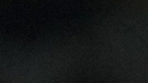 Olga Carmona (L) y Laurent Hemp (R) disputan un balón durante la final del Mundial Femenino 2023 entre España e Inglaterra.