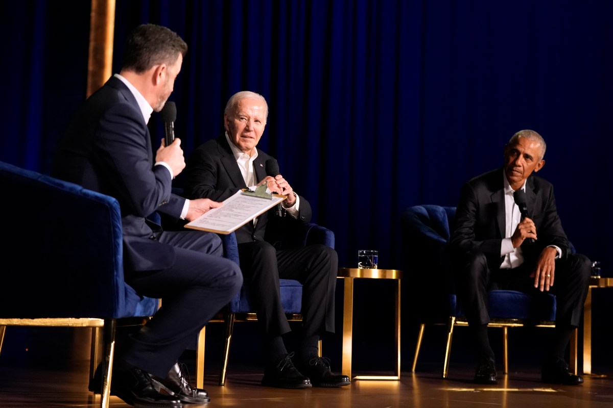 Trump comparte falso video generado con inteligencia artificial que muestra a Obama siendo arrestado en la Casa Blanca