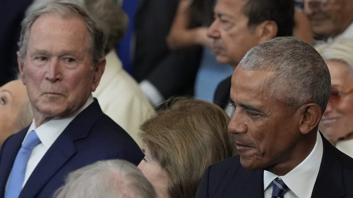 Obama y Bush tildan de "farsa" el cierre de USAID por parte de Trump