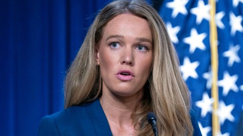 La subsecretaria de Asuntos Públicos del DHS, Tricia McLaughlin