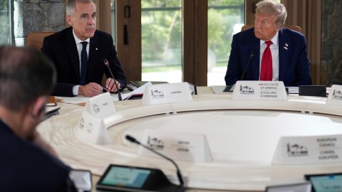 Mark Carney junto a Donald Trump.
