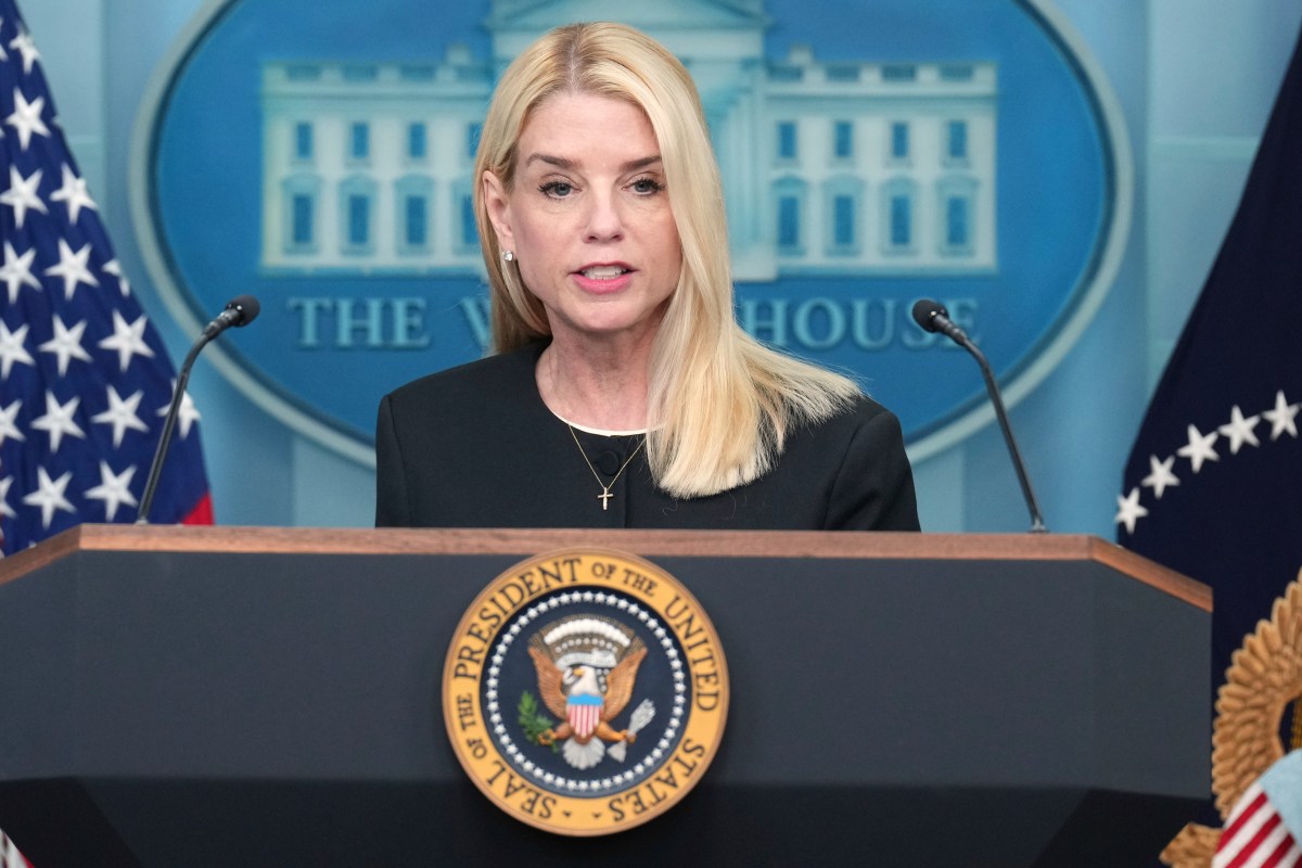 Pam Bondi despide a 20 funcionarios vinculados a la investigación del exfiscal especial Jack Smith