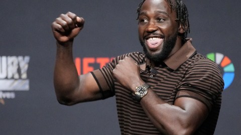 Terence Crawford recibe consejo antes de enfrentar al Canelo Álvarez.