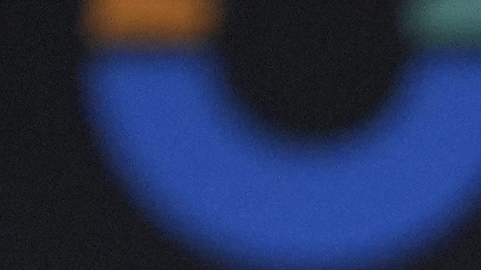 Canelo Álvarez habla con la prensa durante la presentación de su combate ante Terence Crawford.