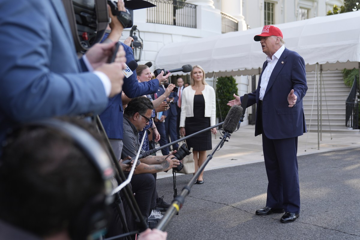 Trump se burla de migrantes tras apertura de Alligator Alcatraz: "Les enseñaremos a huir de un caimán"