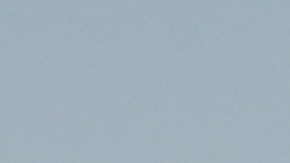 Manifestantes cierran temporalmente el puente de la Sexta Calle tras una manifestación en el Parque Hollenbeck exigiendo el fin de las redadas de inmigración del ICE en Los Ángeles, el martes 1 de julio de 2025.