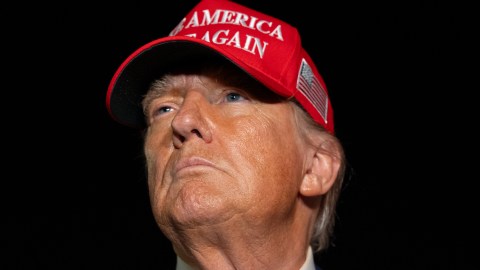 Este veto respondía a un plan más extenso de la Administración Trump para depurar de manera significativa el personal en las agencias federales.