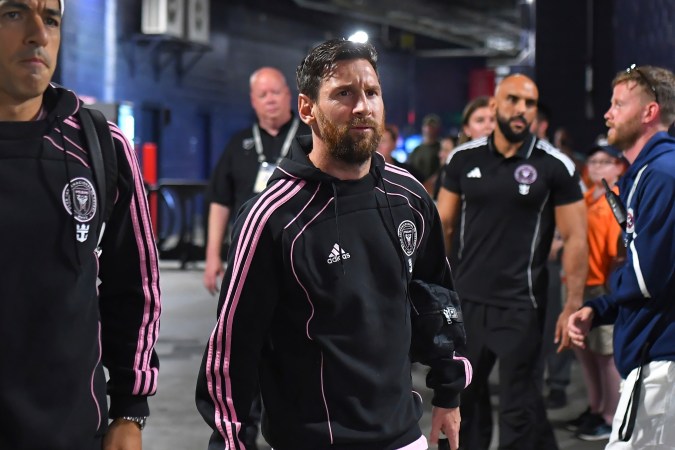 Lionel Messi protagonizó un momento que llenó de nervios a Nahuel Guzmán.