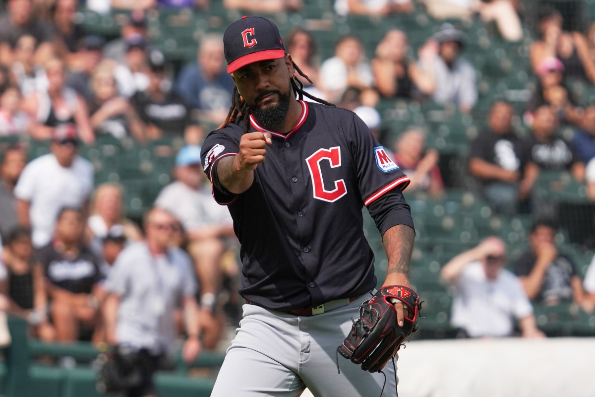 Dominicano Emmanuel Clase es investigado por MLB en caso de apuestas