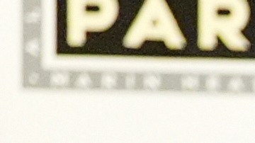 El secretario del Interior, Doug Burgum (derecha), escucha al superintendente del Área Recreativa Nacional Golden Gate, David Smith (centro), hablar sobre el Presidio durante una visita al Centro de Visitantes del Presidio en San Francisco, el jueves 17 de julio de 2025.