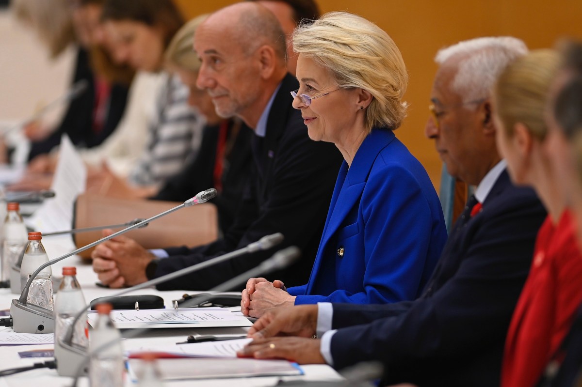 Comisión Europea anuncia que represalias por aranceles de Trump entrarán en vigor el 7 de agosto