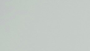 Un carrito de compras se encuentra con una cinta policial frente a un Walmart donde varias personas fueron apuñaladas en un violento ataque el sábado 26 de julio de 2025 en Traverse City, Michigan.