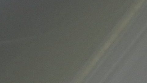 Ichiro Suzuki (L) y CC Sabathia (R) posan con su placa del Salón de la Fama del Béisbol.