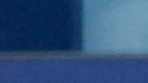 La secretaria de prensa de la Casa Blanca, Karoline Leavitt, muestra fotos del nuevo salón de baile durante una conferencia de prensa en la Casa Blanca, Washington, el jueves 31 de julio de 2025.