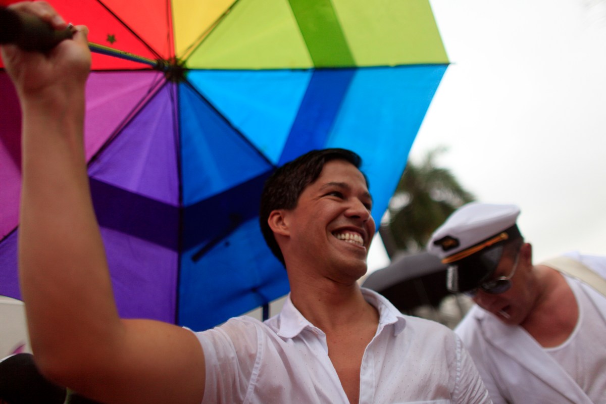 Médicos en Puerto Rico se enfrentan a 15 años de cárcel por terapias de cambio de género a menores, según nueva ley