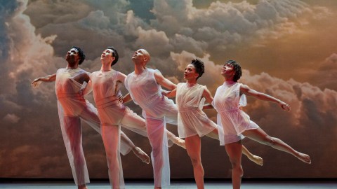 Alvin Ailey American Dance Theater es una de las compañías participantes en el festival.