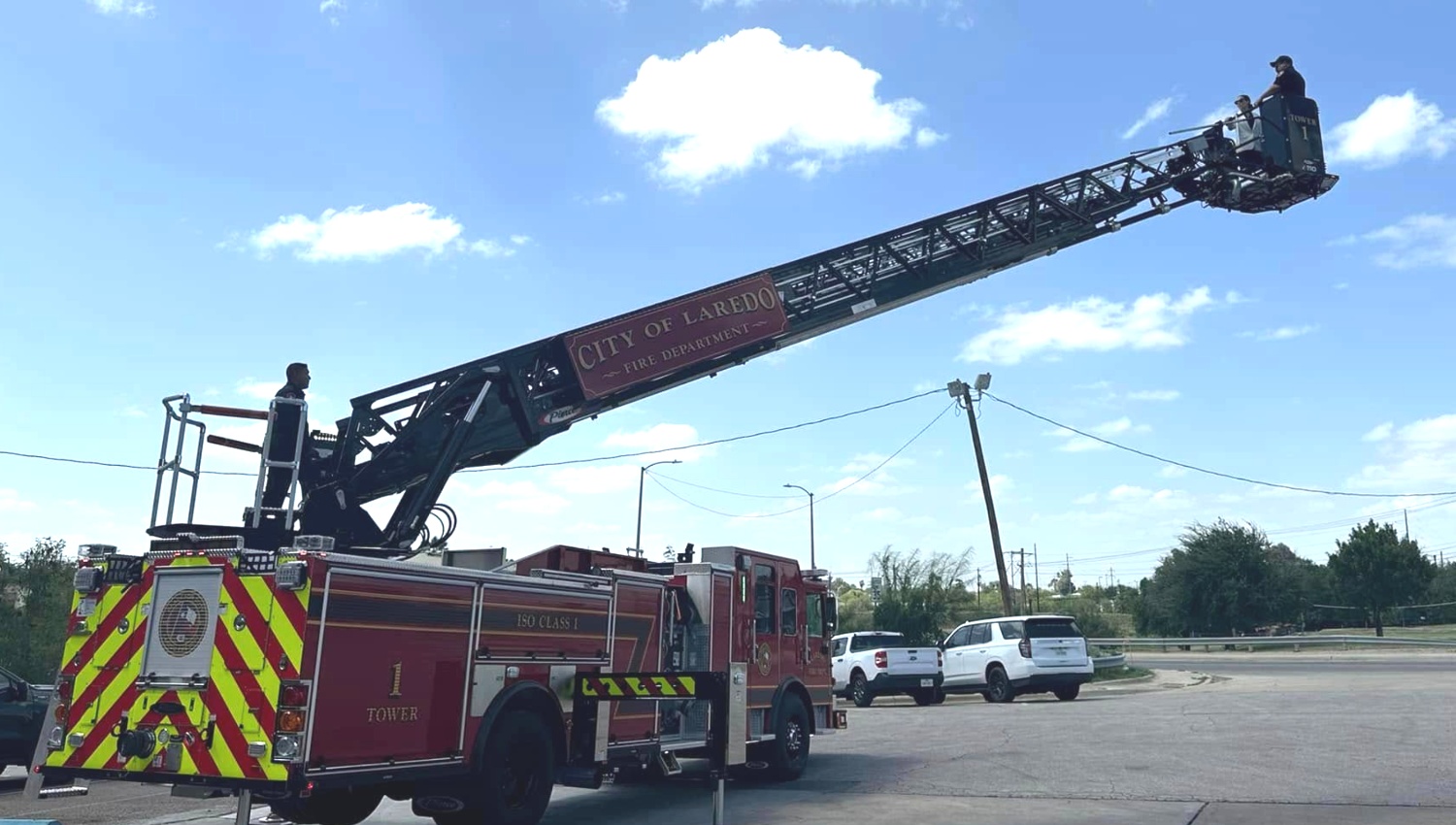 Bomberos de Laredo justifican el uso de su camión en redada de ICE en una construcción