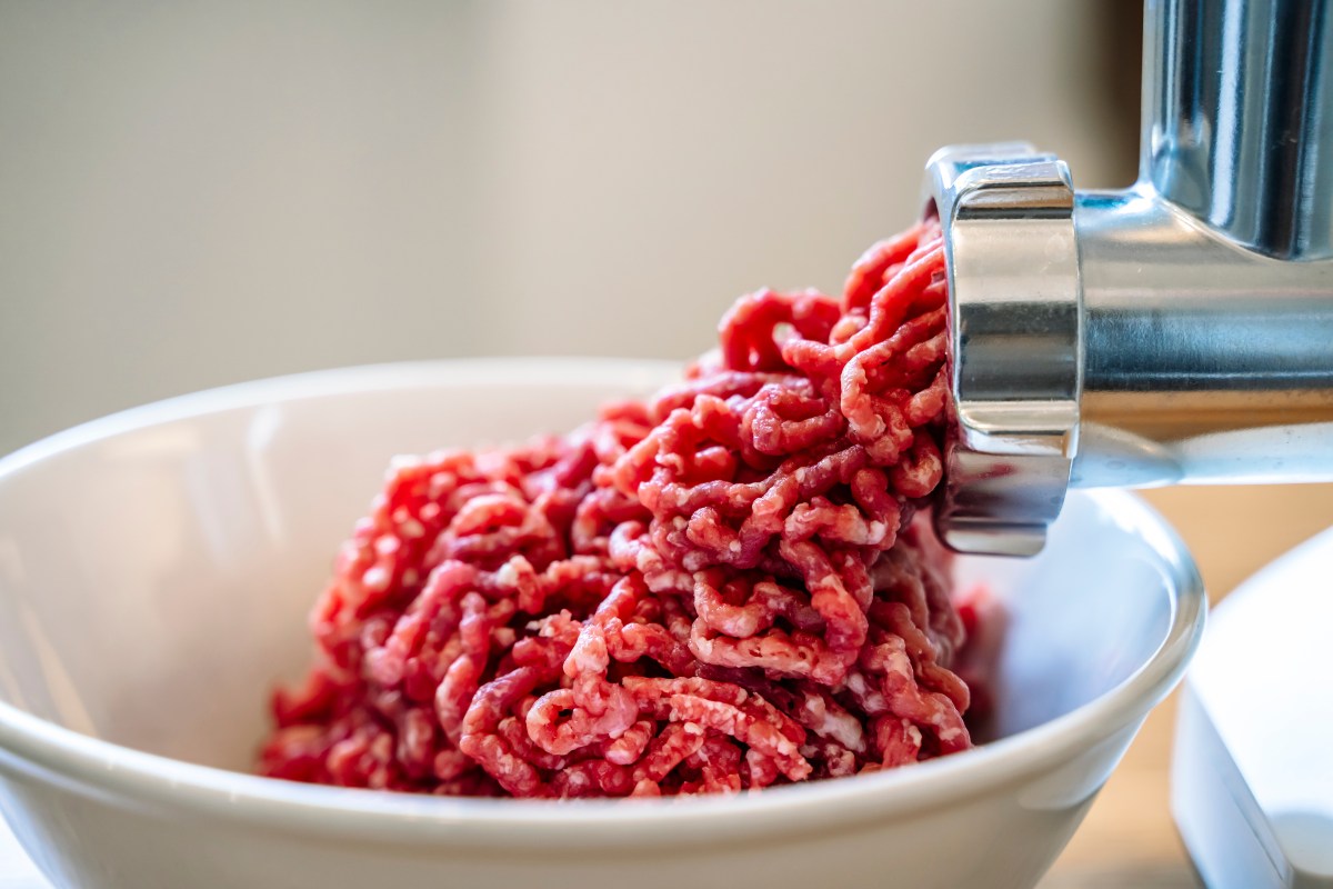 Ada Valley Retira más de 1,000 libras de carne molida por posible contaminación con metal