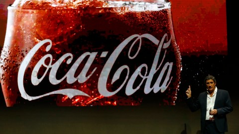 Coca-Cola anunció una versión endulzada con azúcar de caña para el otoño en EE.UU.