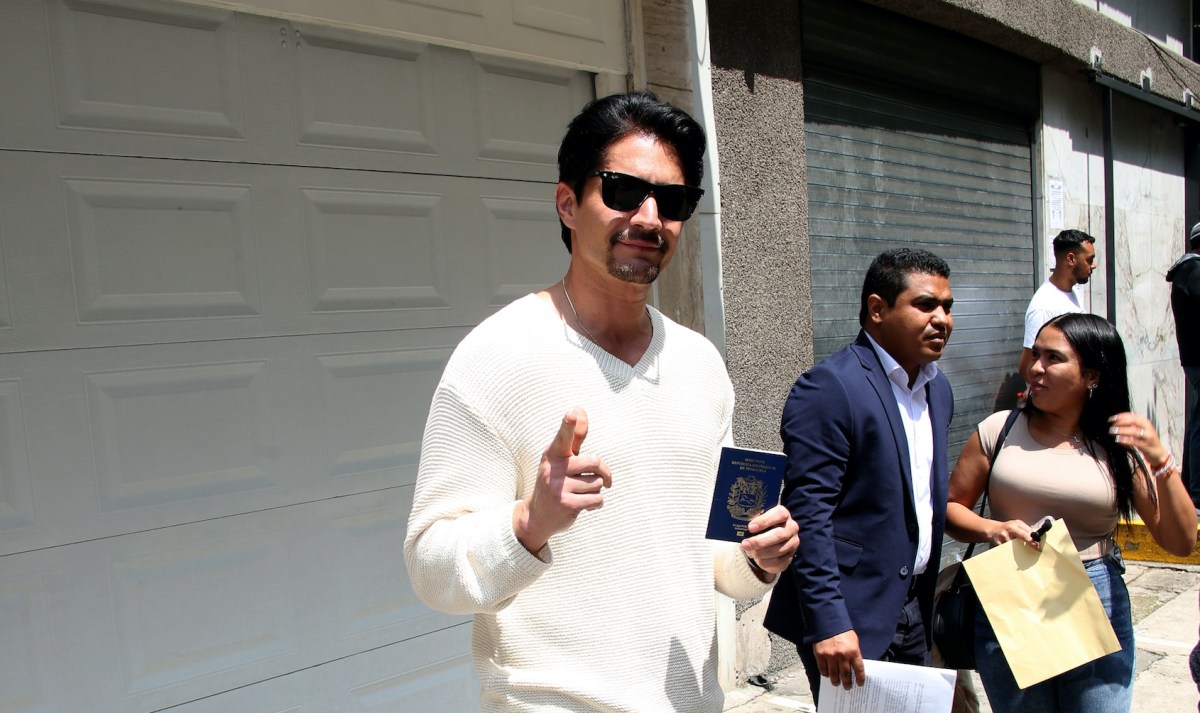 Daniel Elbittar defiende su vida familiar y rechaza rumores de infidelidad