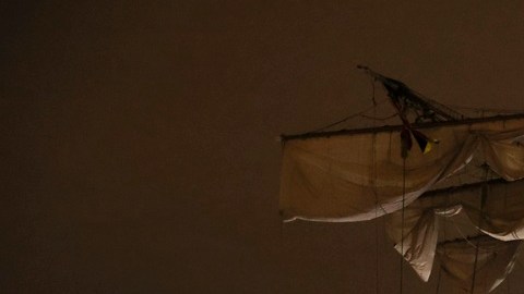 El buque mexicano Cuauhtémoc chocó contra el emblemático puente de Brooklyn en NY el 17 de mayo de 2025