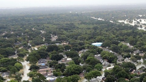 El gobierno de Texas declaró desastre en 26 condados afectados por las inundaciones.