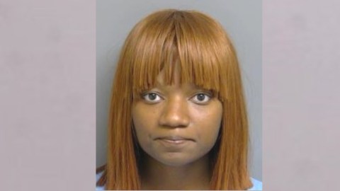 Afeni Badu Muhammad se encuentra detenida en la Cárcel del Condado de Macomb.