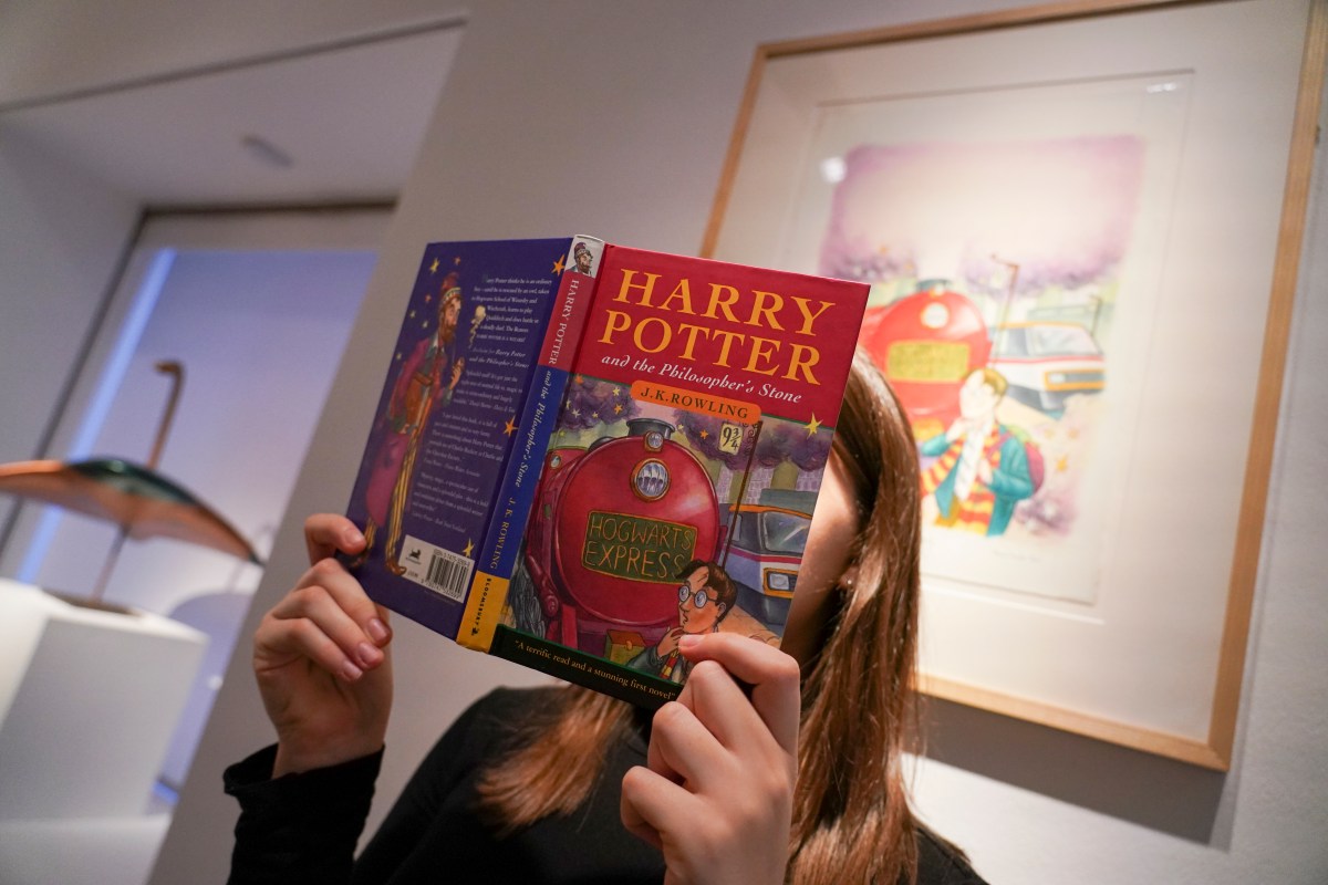 Warner Bros crea colegio en el set para actores de la nueva serie de Harry Potter