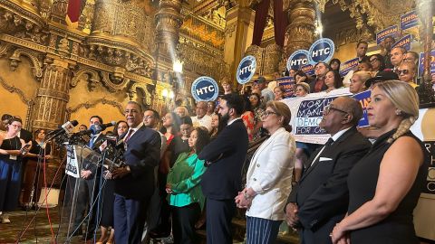 Uno de los líderes hispanos más influyentes de NY apoyó al exgobernador Andrew Cuomo en las internas demócratas.
