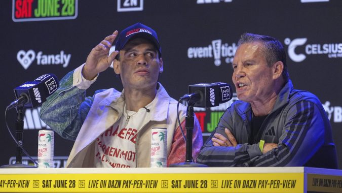 Julio César Chávez Jr. junto a su padre.