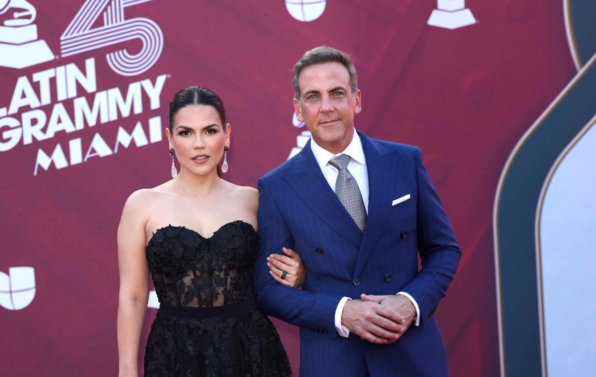 Carlos Ponce le hizo una ocurrente sorpresa a Karina Banda por su aniversario de bodas en París