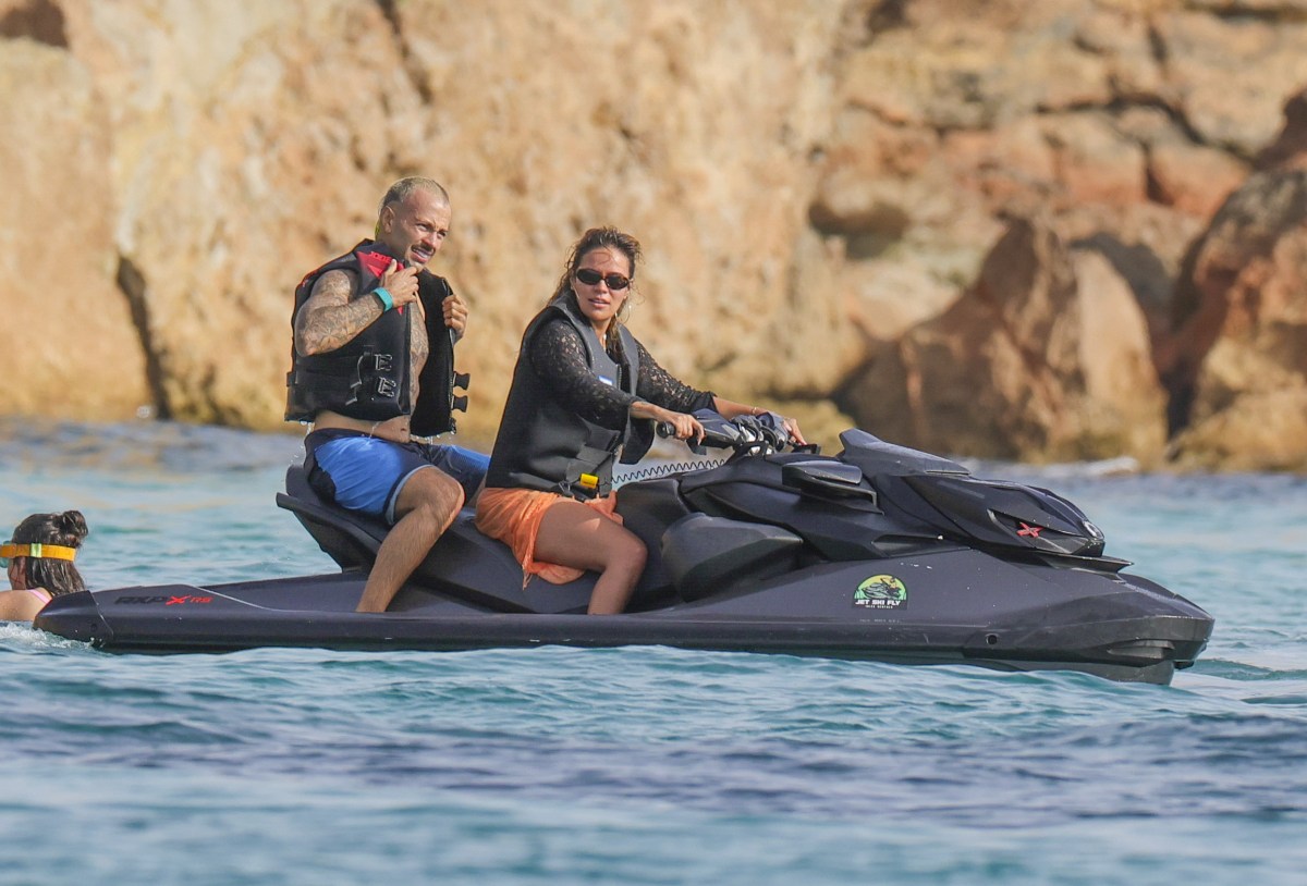 Comparten fotos de Karol G y Feid disfrutando en Formentera