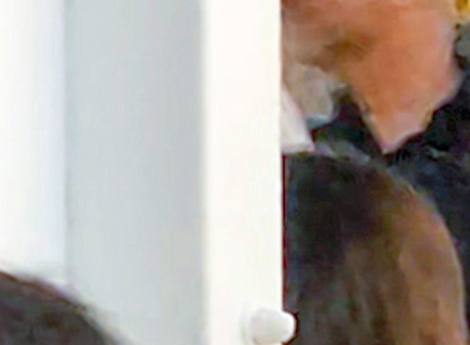 Justin Bieber estaba sonriendo y bromeando junto a su esposa.