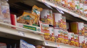 Los beneficiarios del Programa SNAP rexiben apoyo económico para comprar alimentos básicos.