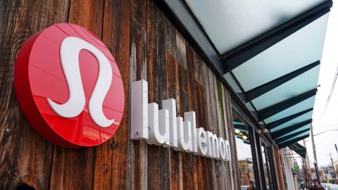 Lululemon asegura que varias marcas han pirateado varios productos de su línea.