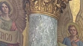 Los sacerdotes  listos para servir en Queens y Brooklyn tras la ceremonia de ordenación y acompañados por el obispo Robert J. Brennan.