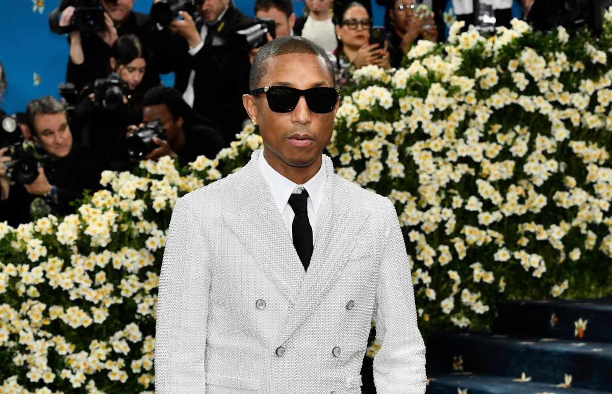Pharrell Williams recibe el título de caballero de la Legión de Honor de Francia