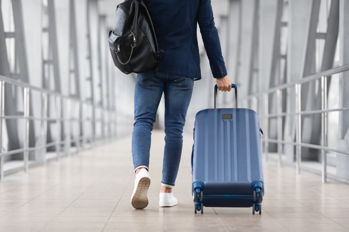 ¿Por qué nunca debes usar jeans o leggins cuando viajas en avión?