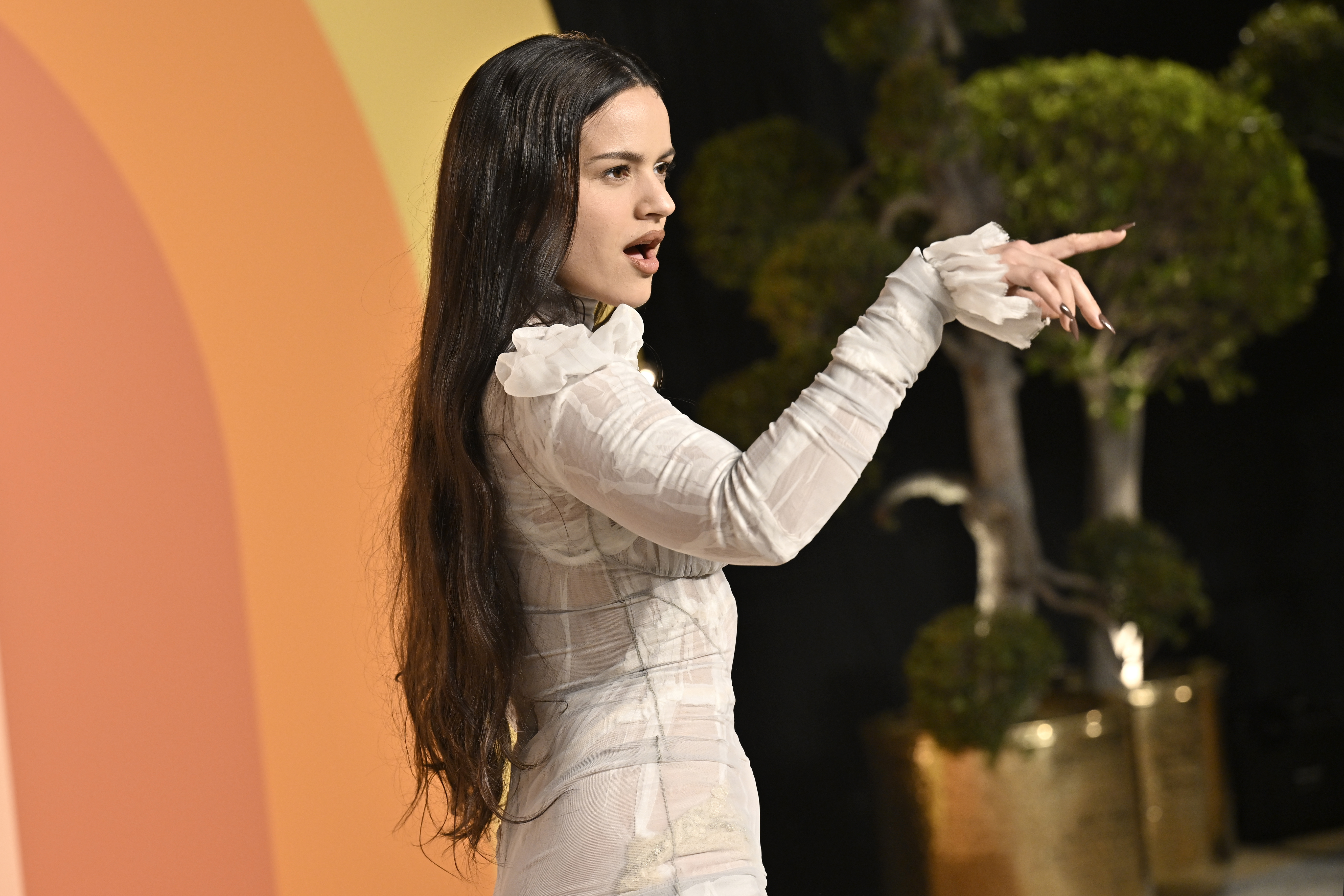 Rosalía responde a diseñador que se negó a trabajar con ella por no pronunciarse sobre Palestina