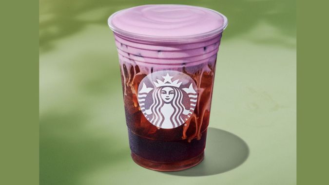 El nuevo Raspberry Cream Cold Brew estará solo durante el verano.