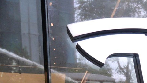 Tesla ha tenido resultados complicados en el segundo semestre de 2025, aunque se mantiene la confianza en el desarrollo de nuevas tecnologías.