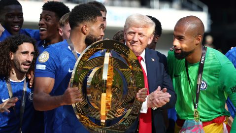 Marc Cucurella y jugadores del Chelsea junto a Donald Trump.