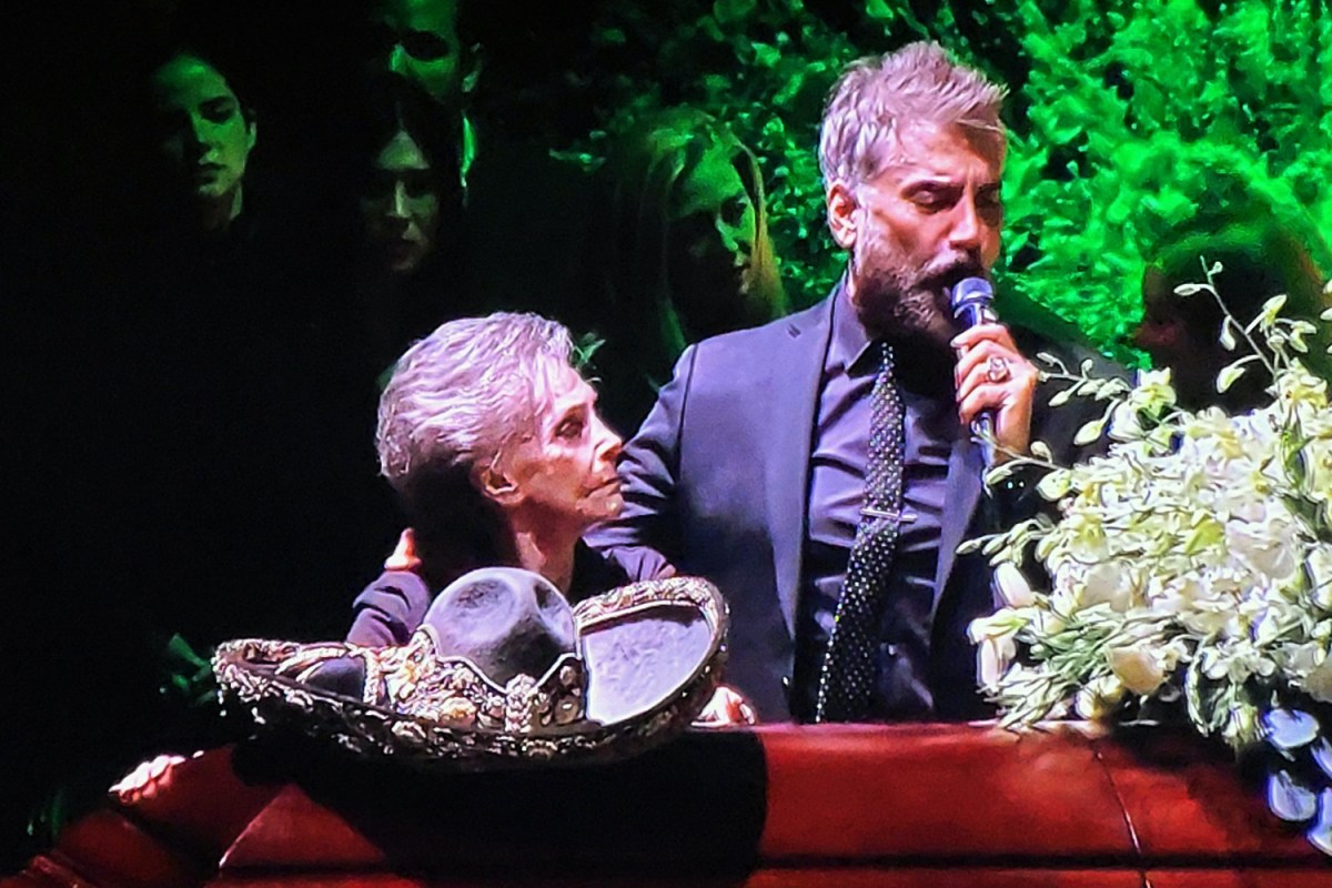 Alejandro Fernández celebra con emotivo mensaje el 80 cumpleaños de su mamá Cuquita