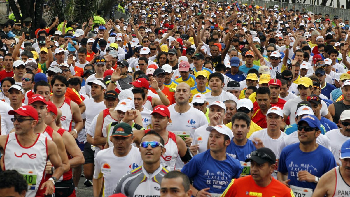 Muere corredor a 200 metros de la meta en el Medio Maratón de Bogotá 2025