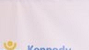 De izquierda a derecha: Fabián, padre, Miguel, estudiante de KCC, y Mayra, madre. “Cuando Miguel empezó en KCC, no hablaba”, dijo Mayra, la mamá de Miguel. Después de varios meses de modelar el lenguaje y otros ejercicios, Mayra recibió una llamada de la maestra de Miguel, quien le dijo: “Escuché la voz de Miguel por primera vez. ¡Dios mío, Miguel tiene una voz preciosa!”, dijo Mayra. “Ambas nos pusimos a llorar”.