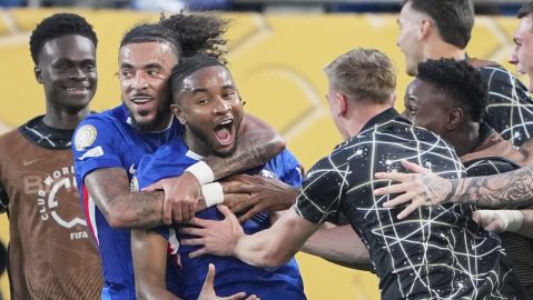 Christopher Nkunku celebra con sus compañeros en el Mundial de Clubes 2025.