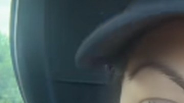 Agredió a una ciudadana por hablar español y llamó a ICE para que la deportaran