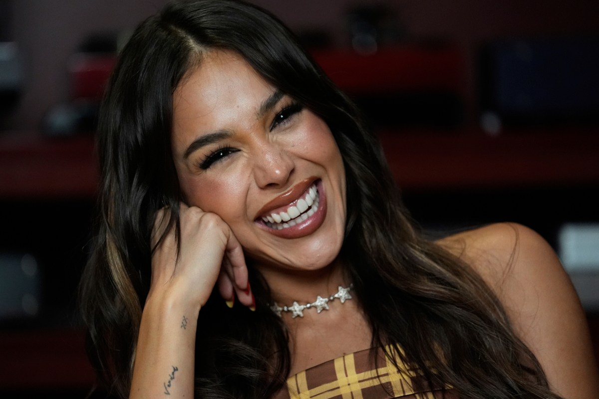 Danna hace historia al presentarse en 'Jimmy Kimmel Live' con su tema 'KHE CALOR'