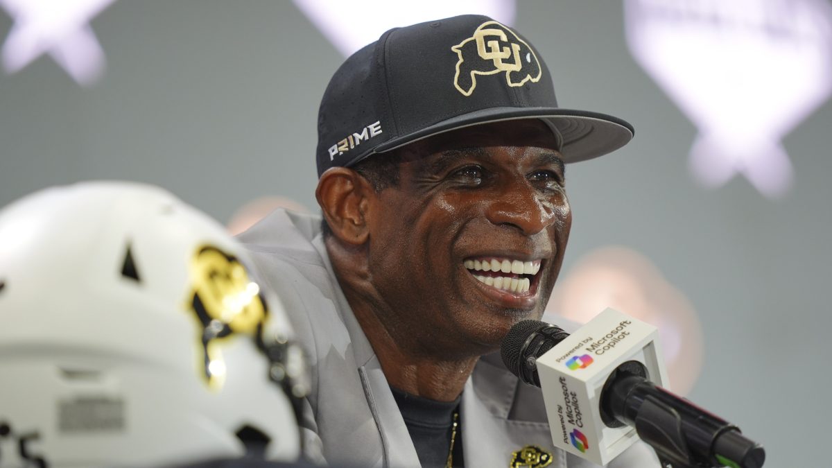Leyenda de la NFL Deion Sanders anunció que está libre de cáncer